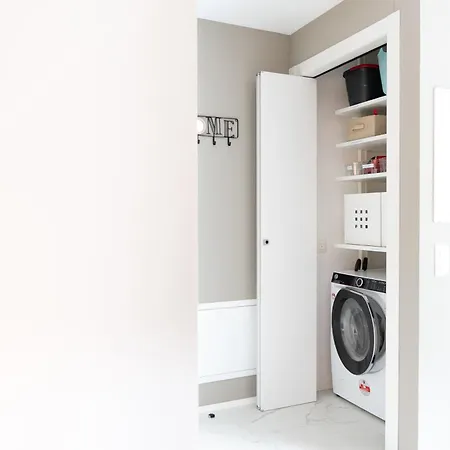 Center - Free Parking, Netflix And Wifi Apartment